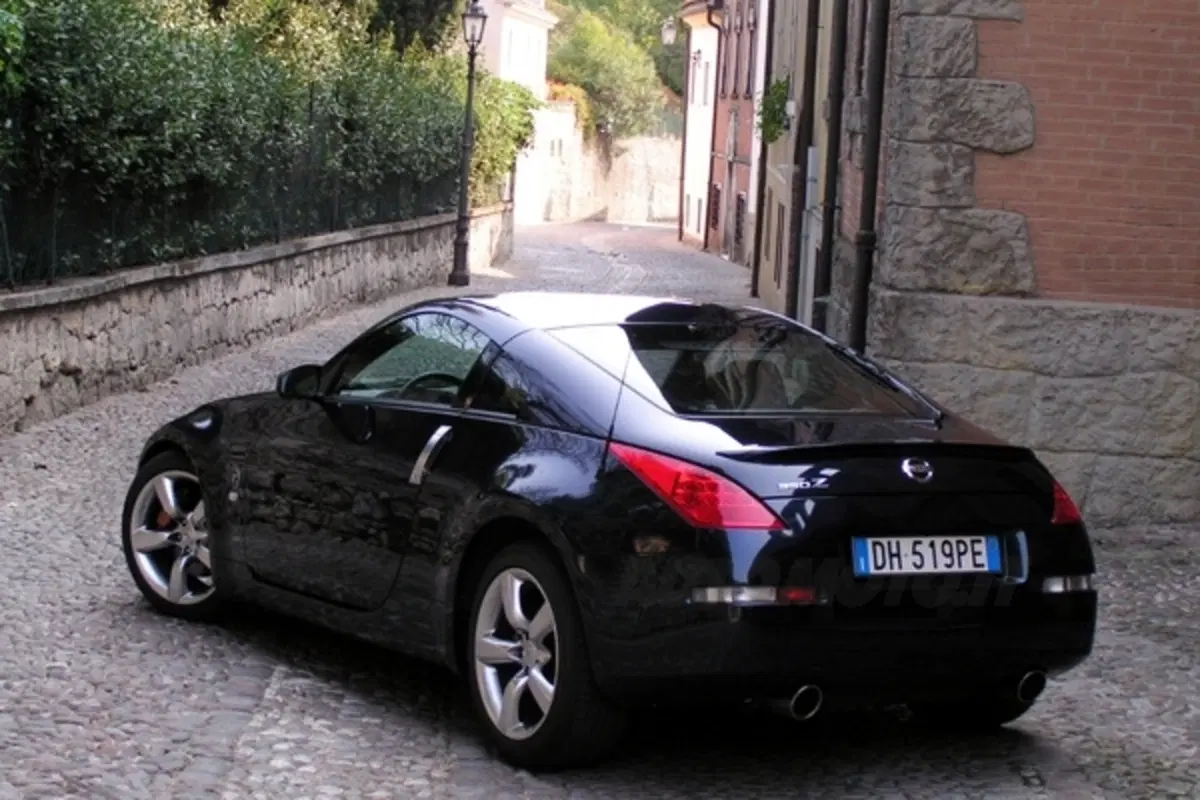 Nissan 350Z (5)