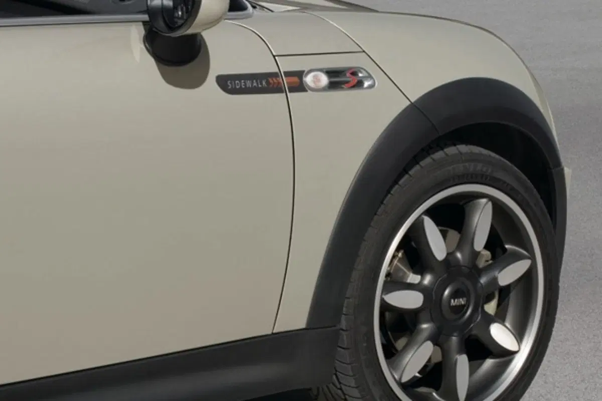 Mini Cabrio Sidewalk (3)