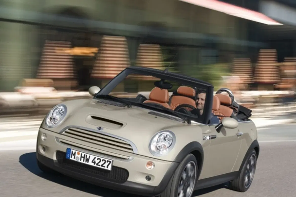 Mini Cabrio Sidewalk (4)