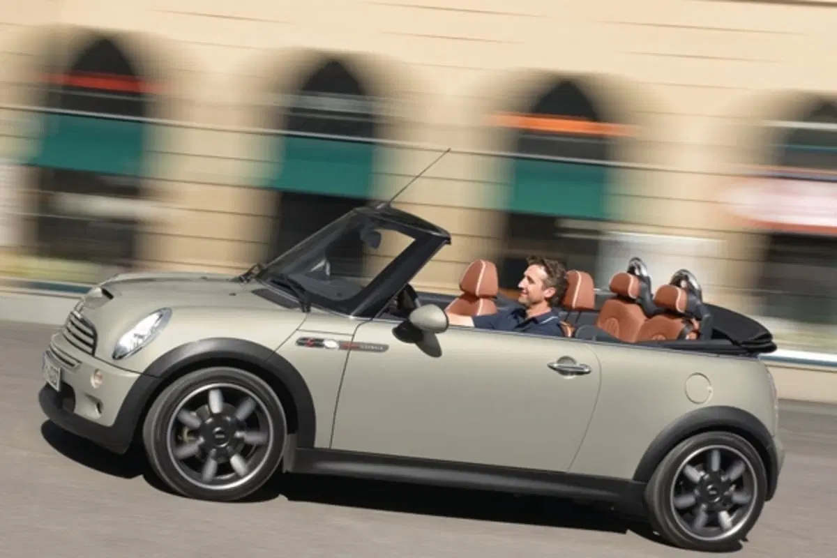 Mini Cabrio Sidewalk (5)
