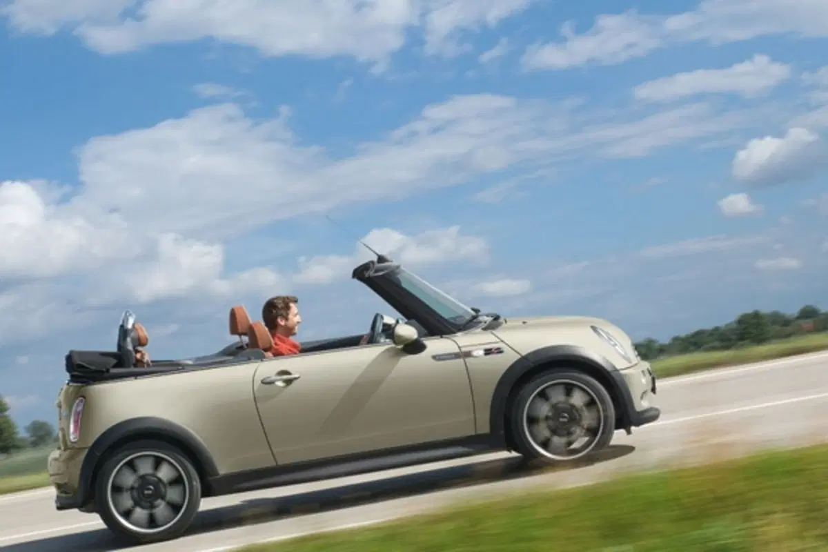 Mini Cabrio Sidewalk (6)