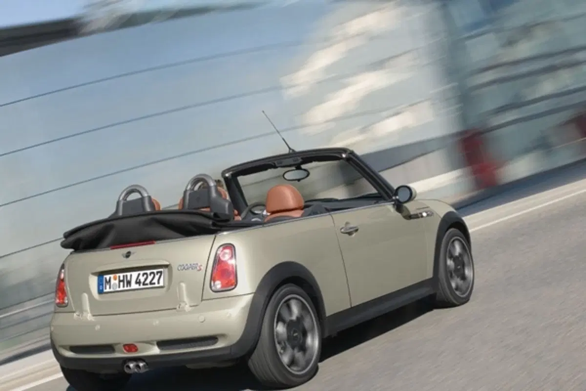 Mini Cabrio Sidewalk (7)