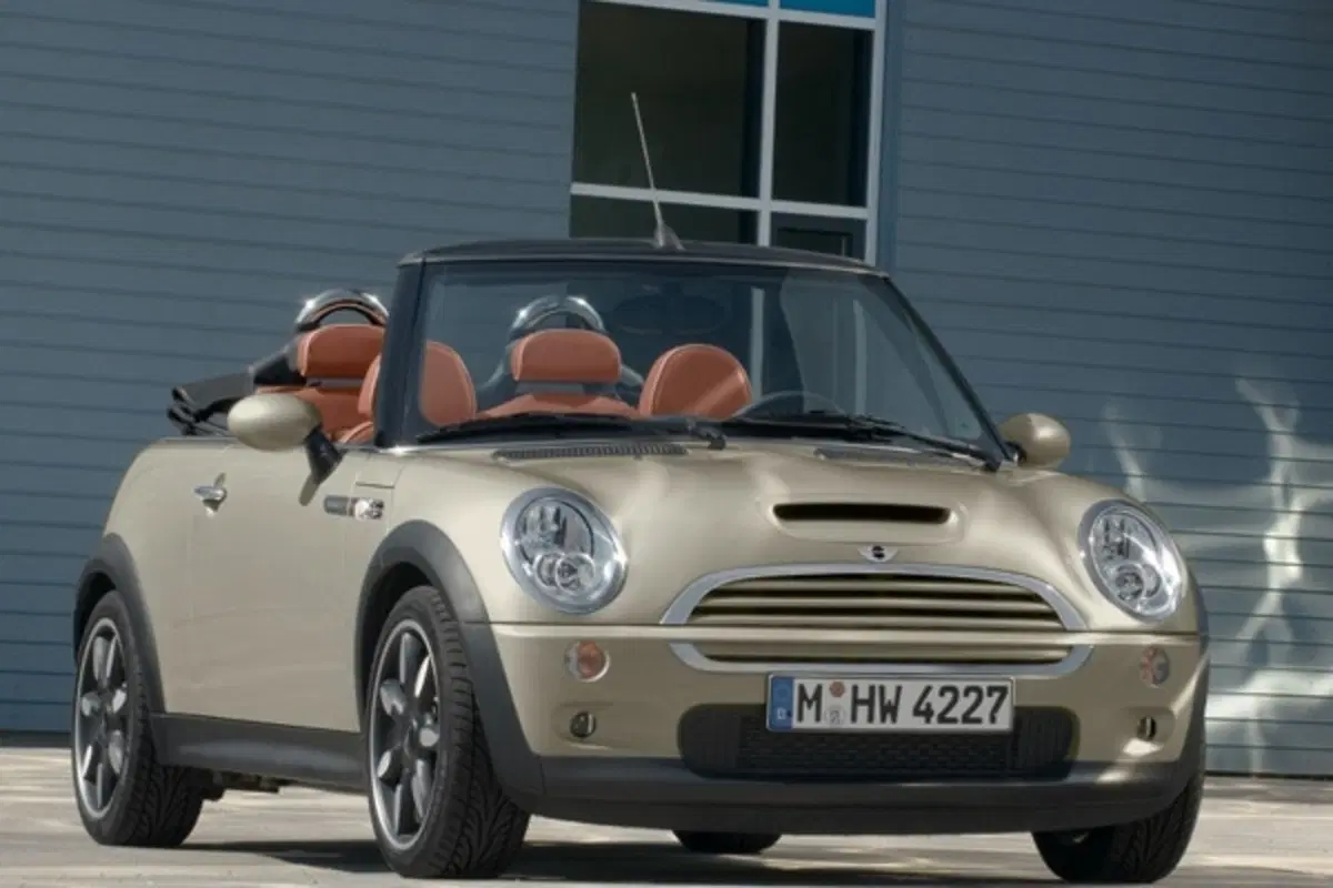 Mini Cabrio Sidewalk (8)
