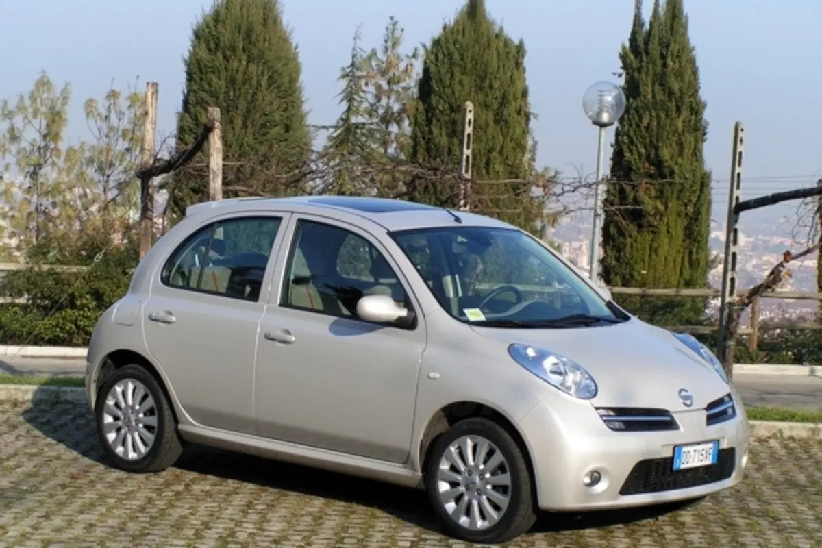 Nissan Micra (2)