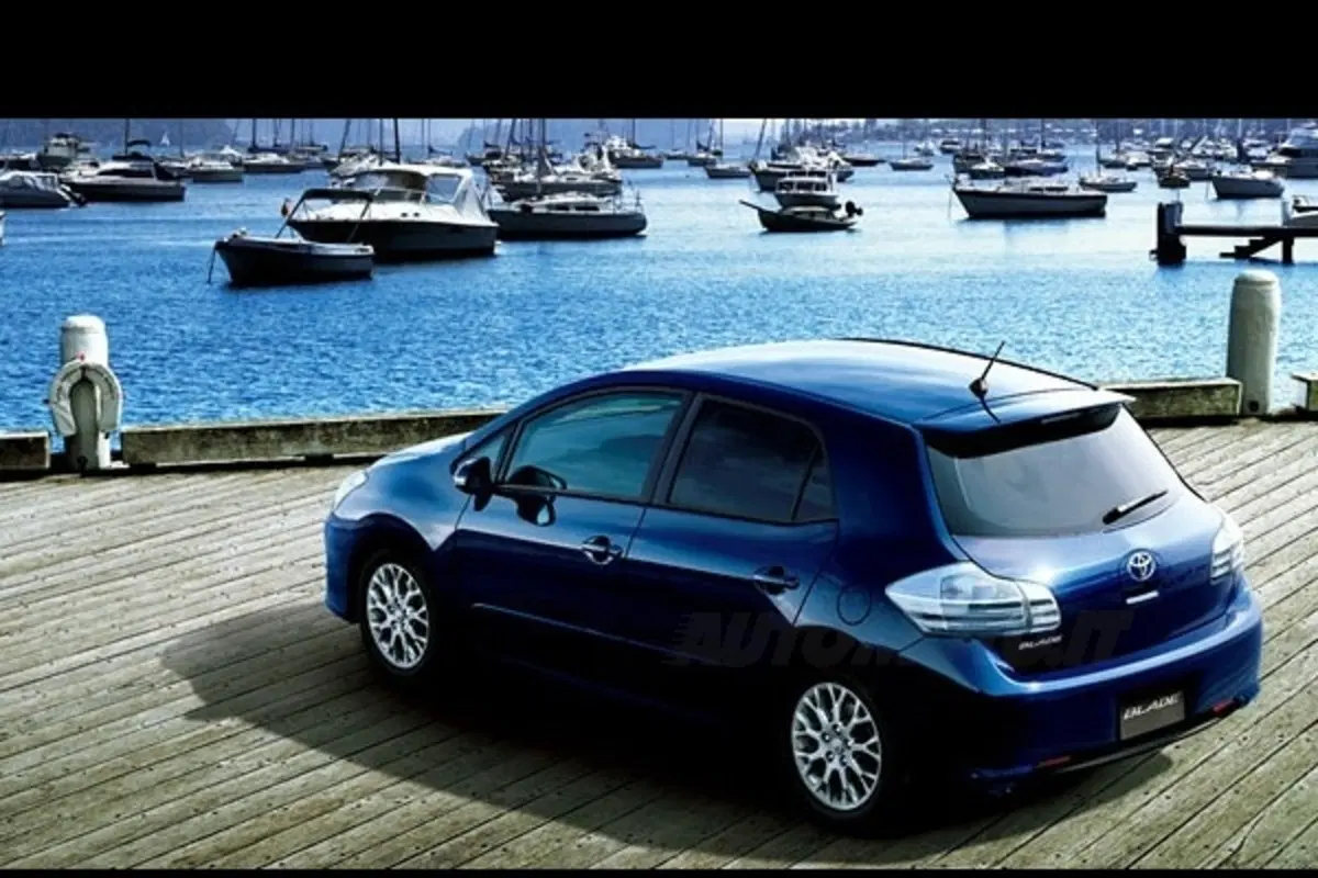 Toyota Blade (4)