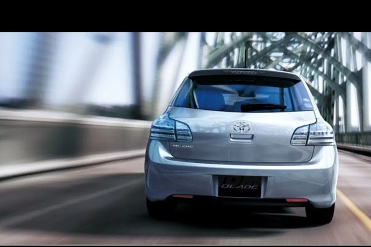Toyota Blade (5)