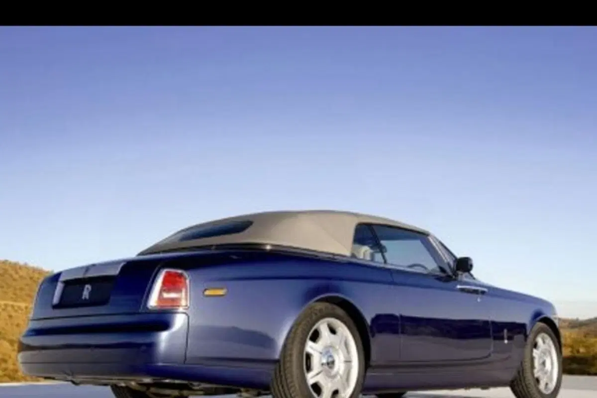 Rolls Royce Phantom Drophead Coupè (6)