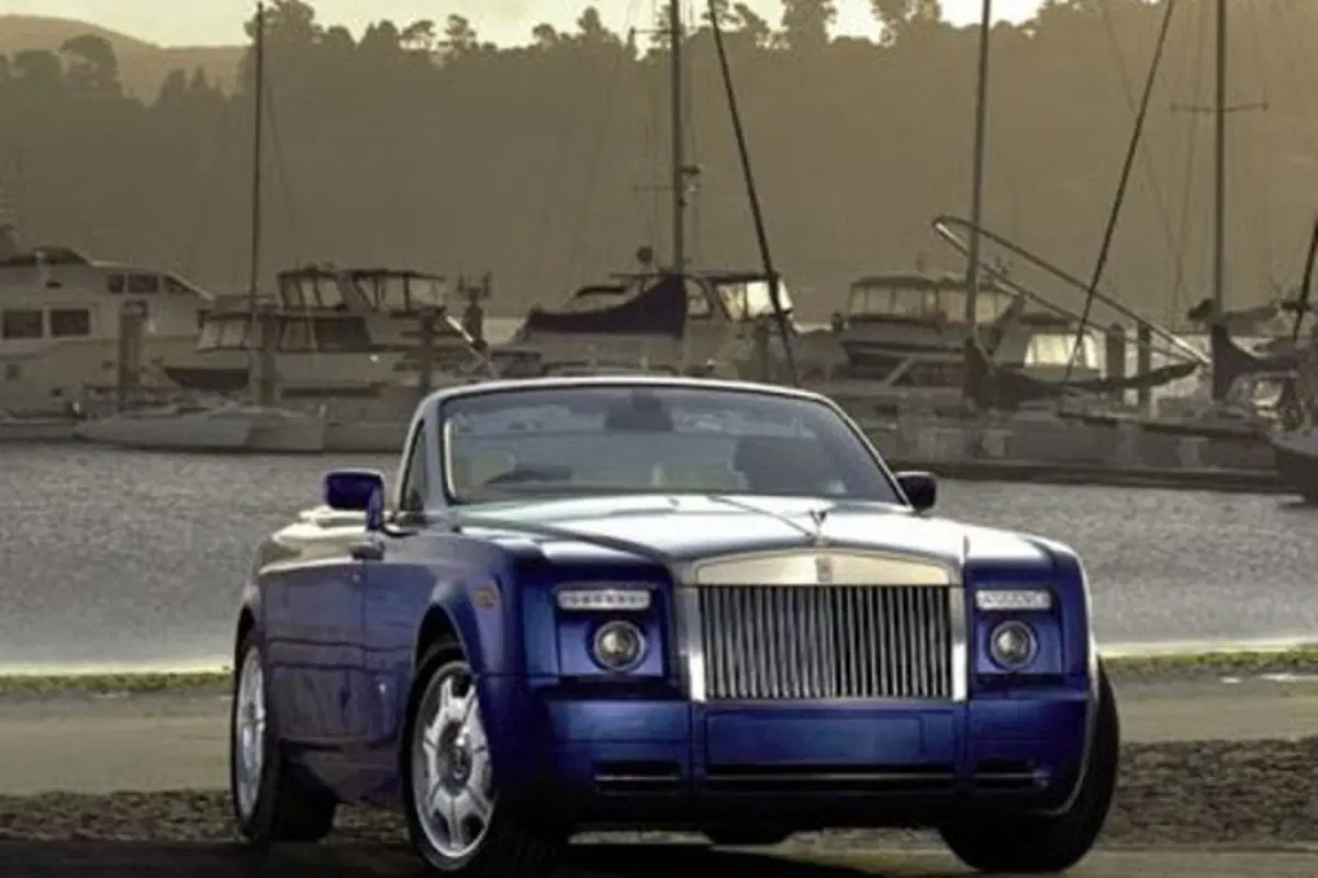 Rolls Royce Phantom Drophead Coupè (8)