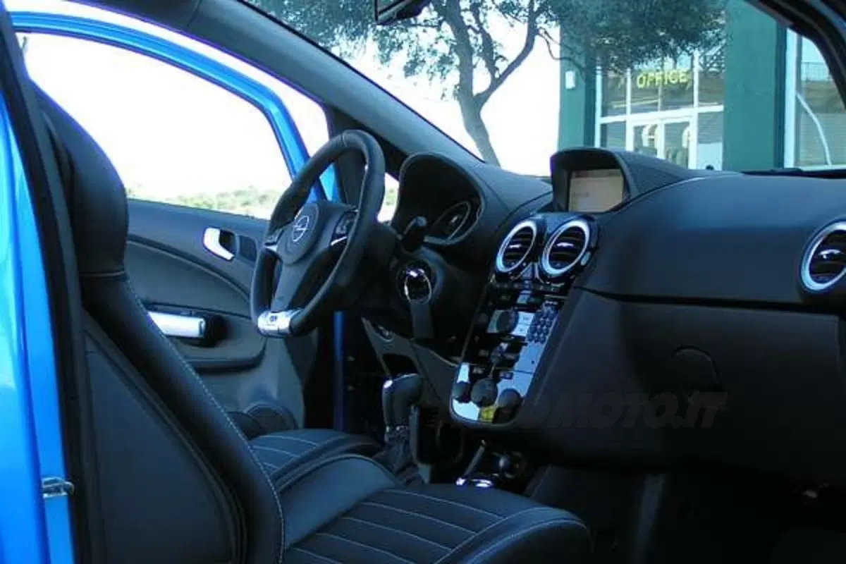 Opel Corsa OPC (13)