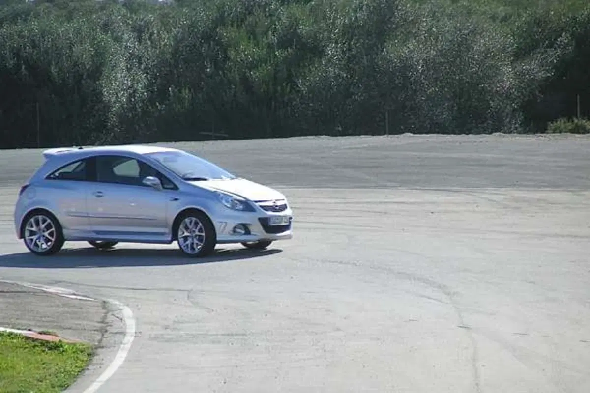 Opel Corsa OPC (31)