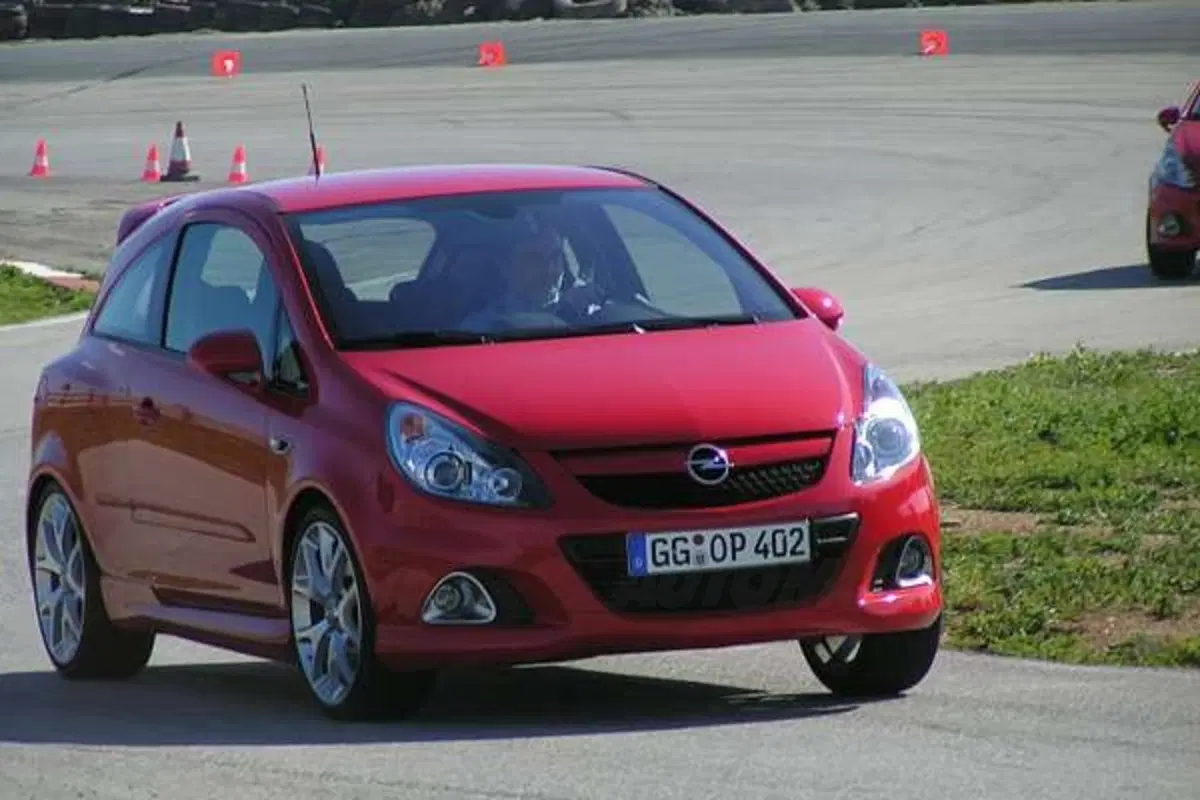 Opel Corsa OPC (32)