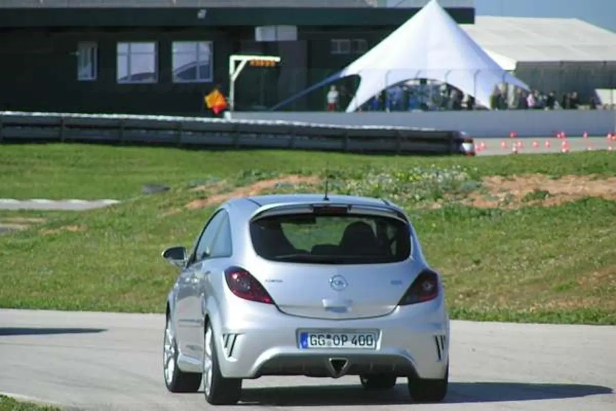 Opel Corsa OPC (37)