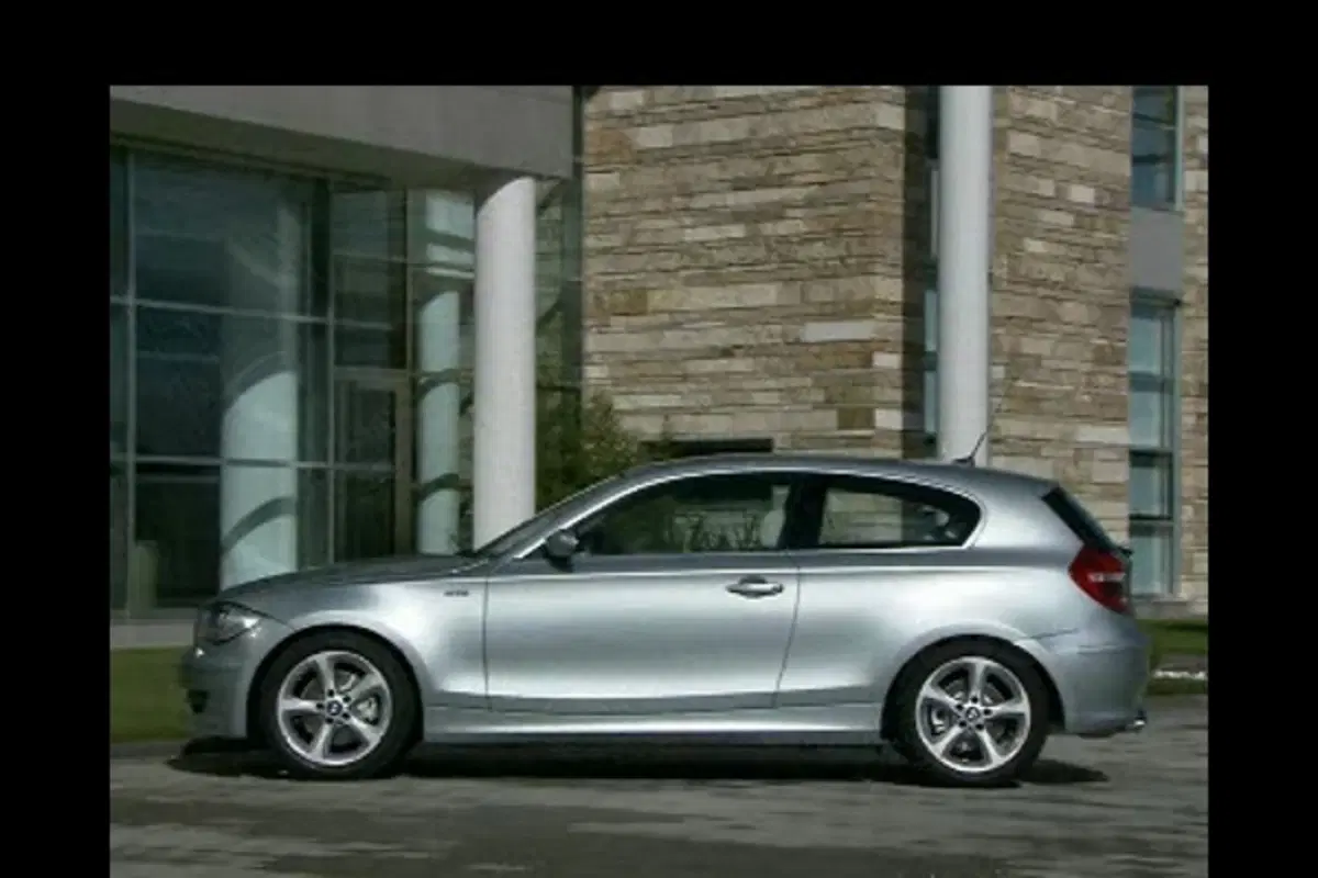 BMW Serie 1 3 porte (9)