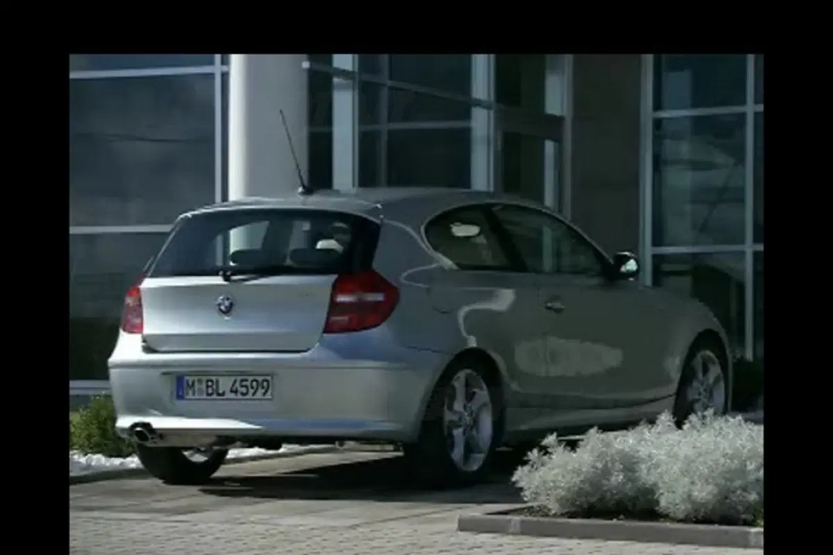BMW Serie 1 3 porte (10)