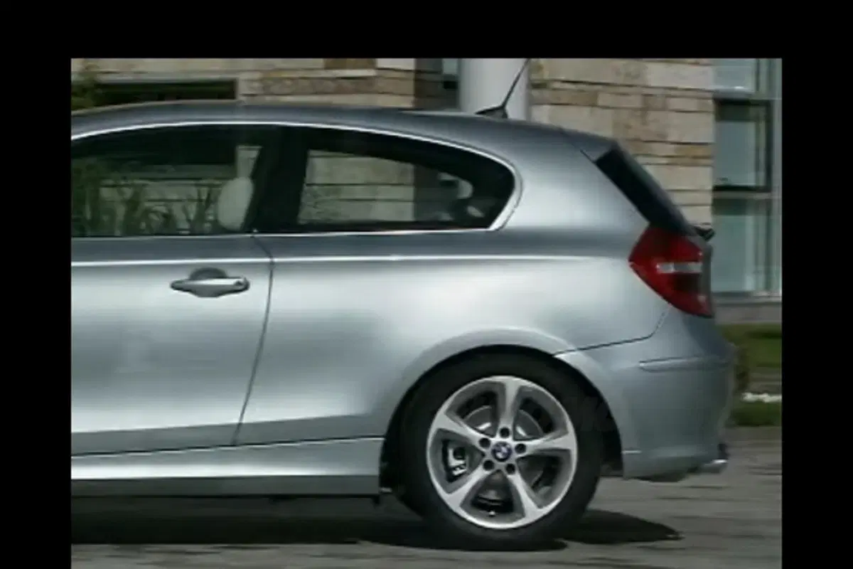 BMW Serie 1 3 porte (12)