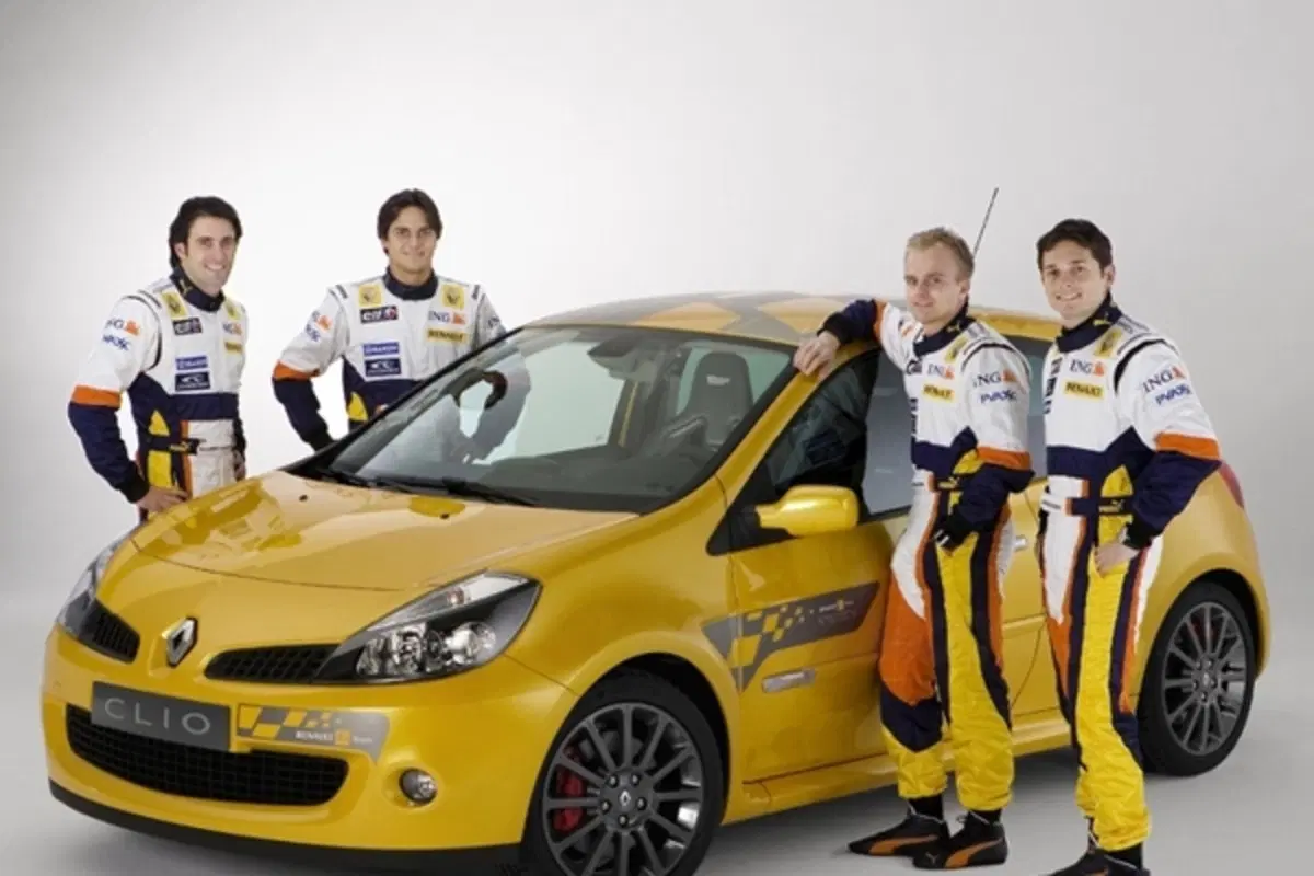 Renault Clio R27 (2)
