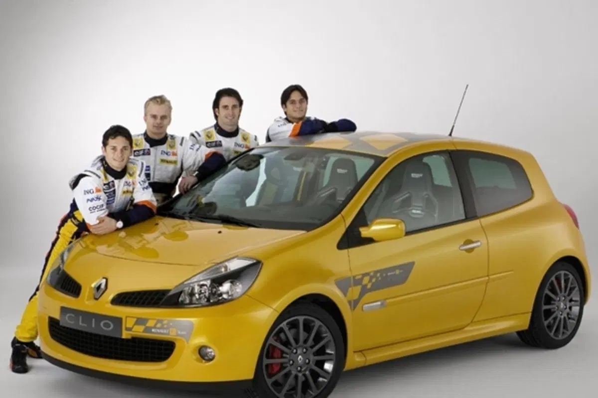 Renault Clio R27 (3)