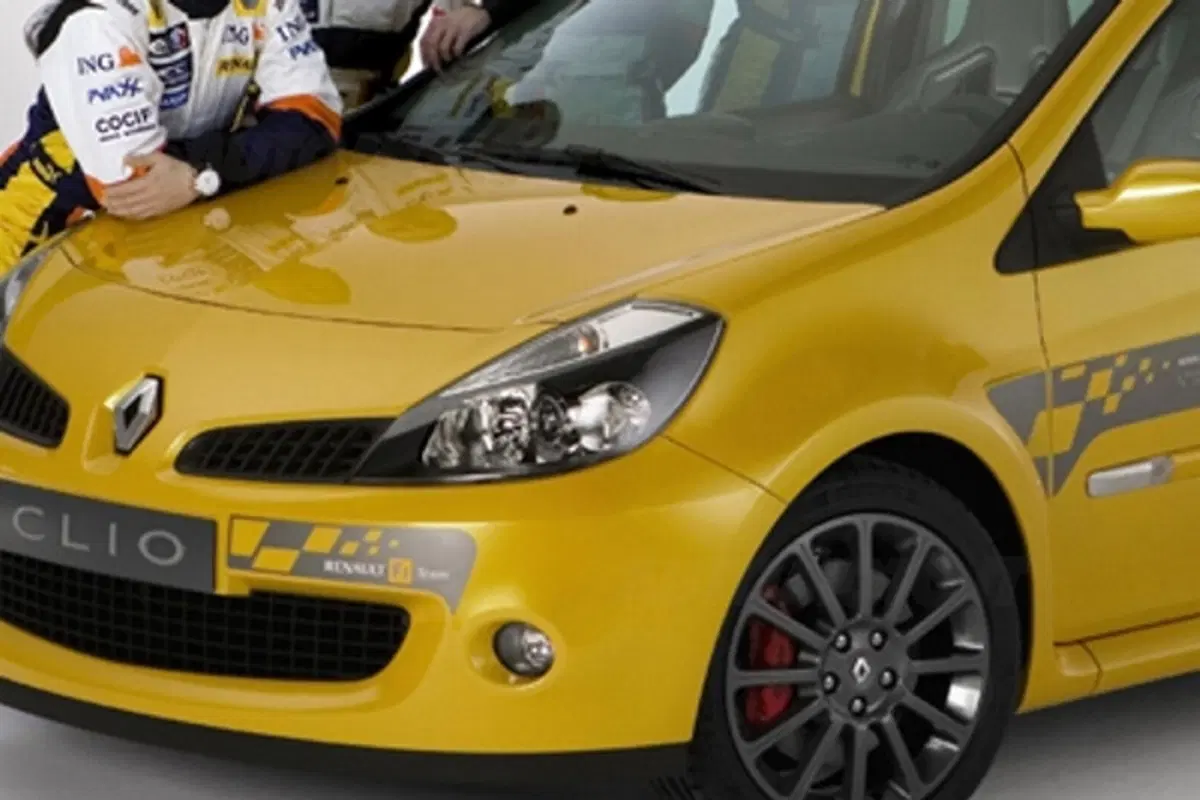 Renault Clio R27 (4)