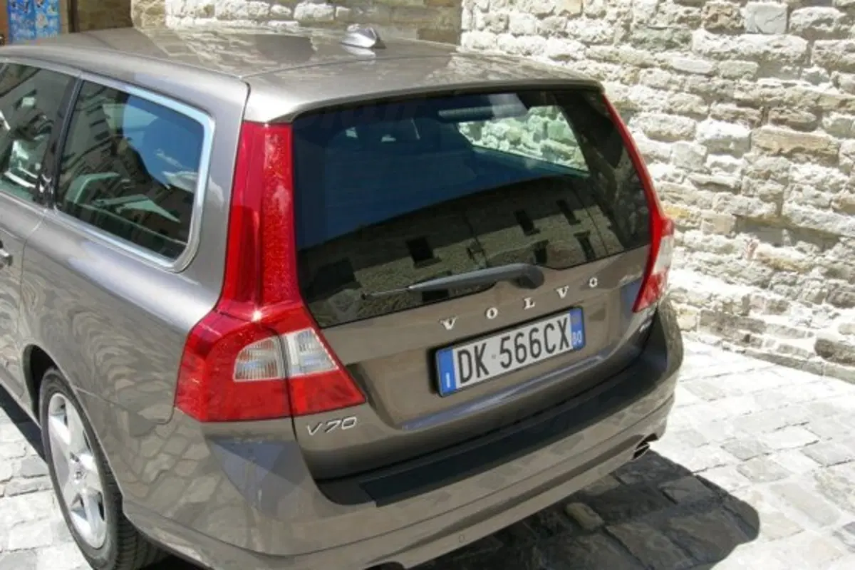 Volvo V70 (2)