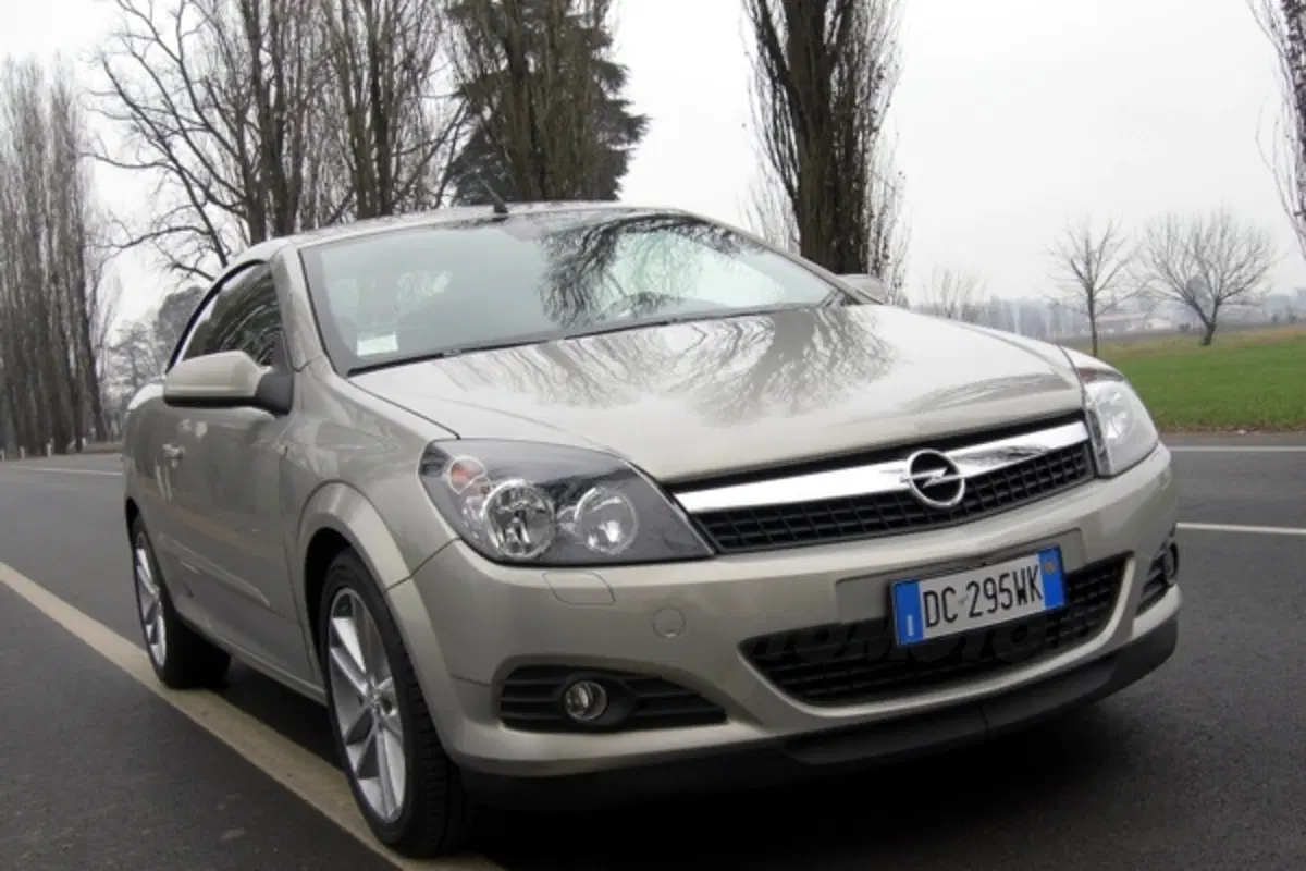 Opel Astra Cabrio (3)