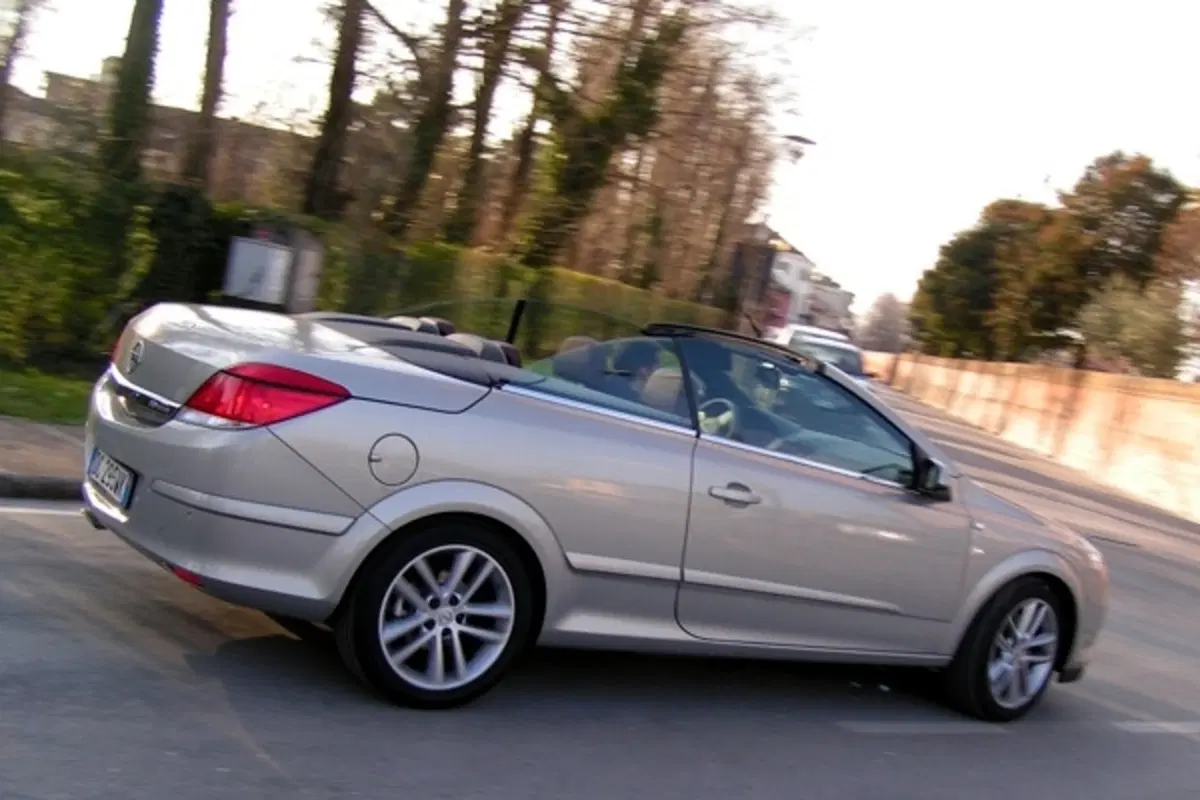 Opel Astra Cabrio (24)