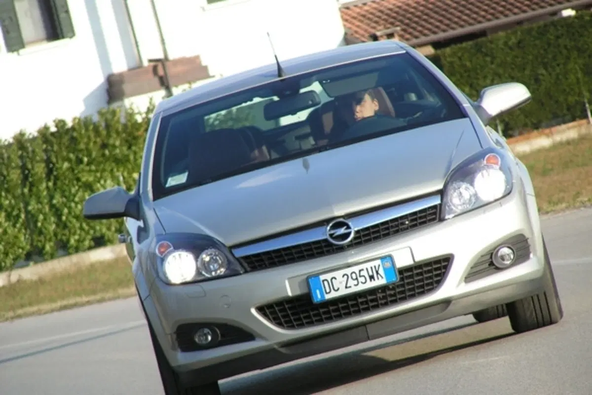 Opel Astra Cabrio (25)