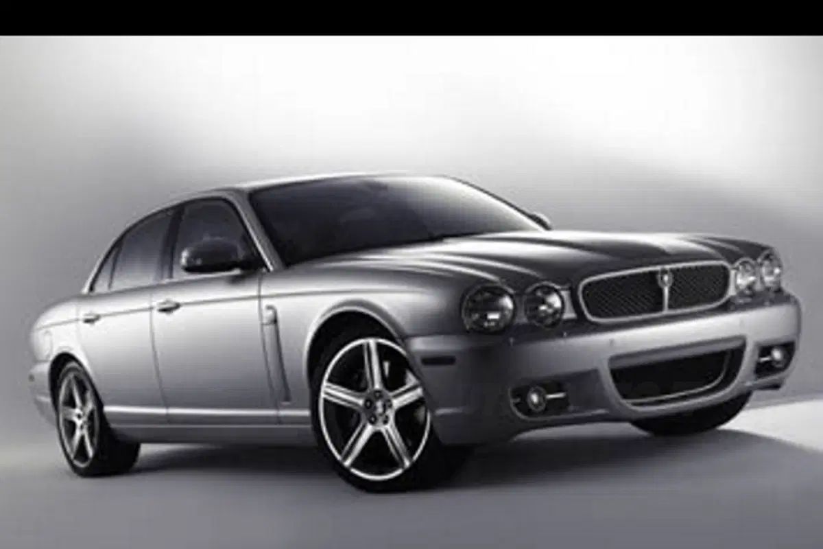 Jaguar XJ restyling (2)
