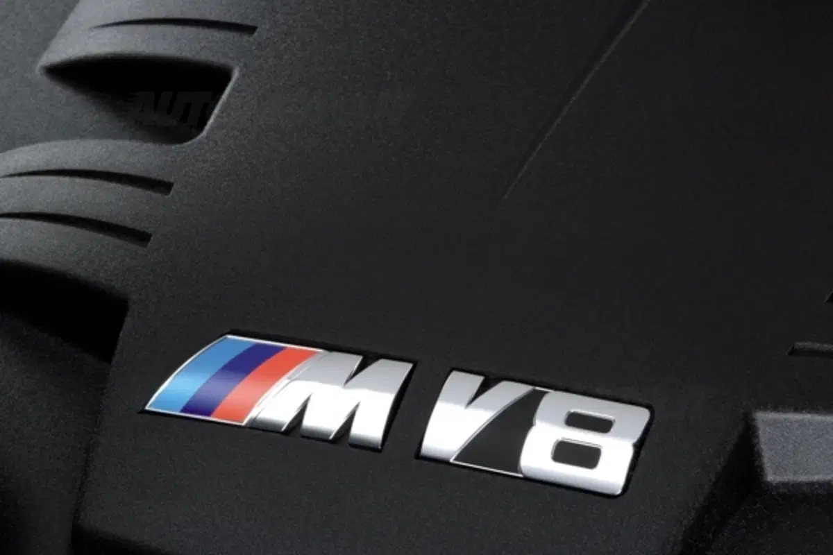 BMW M3: ecco il propulsore V8! (9)