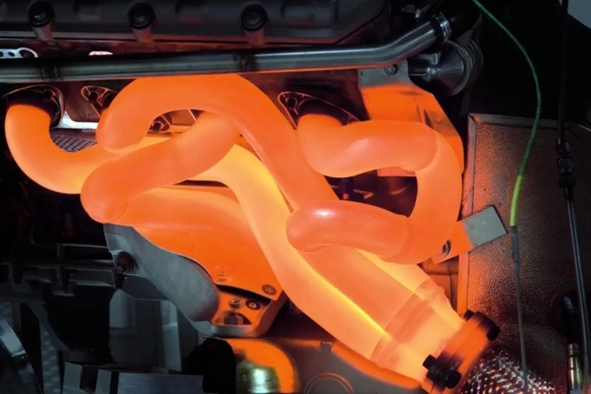 BMW M3: ecco il propulsore V8! (13)