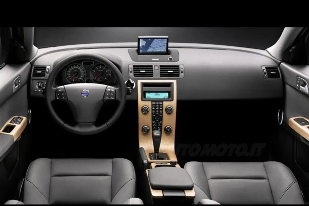 Volvo V50 (2)