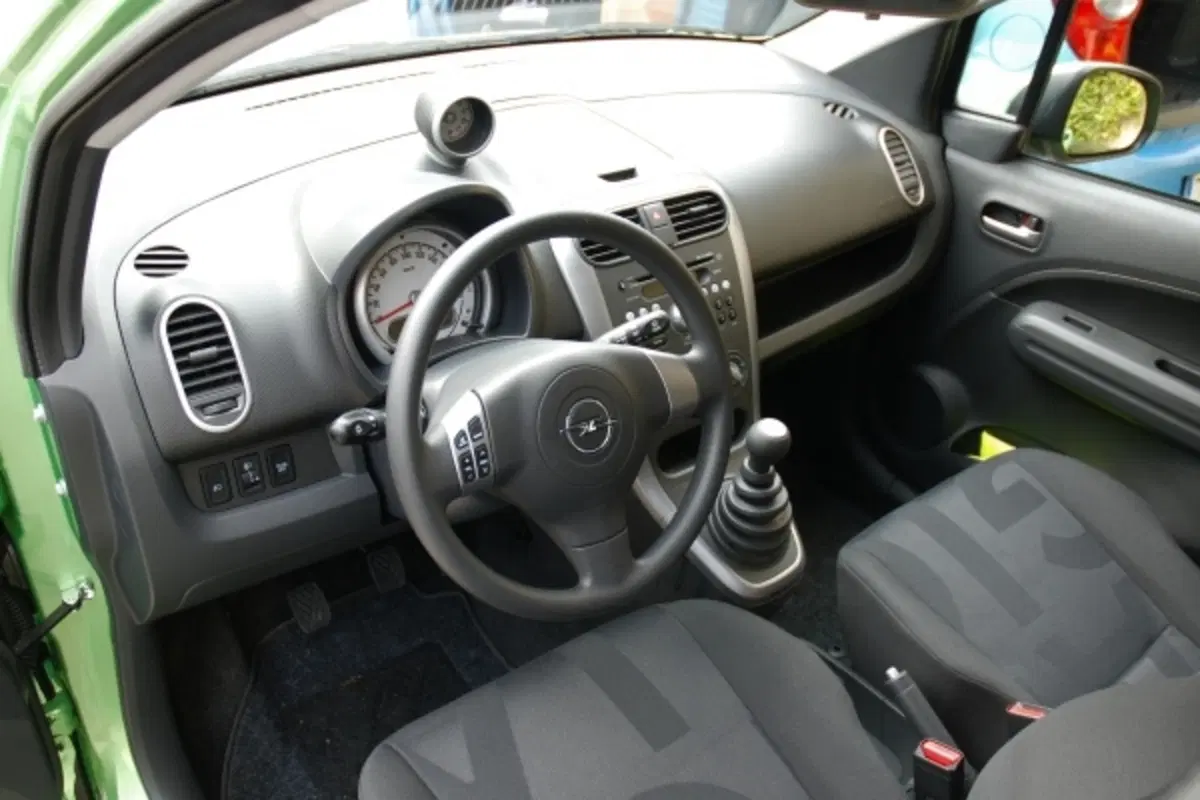 Opel Agila (12)