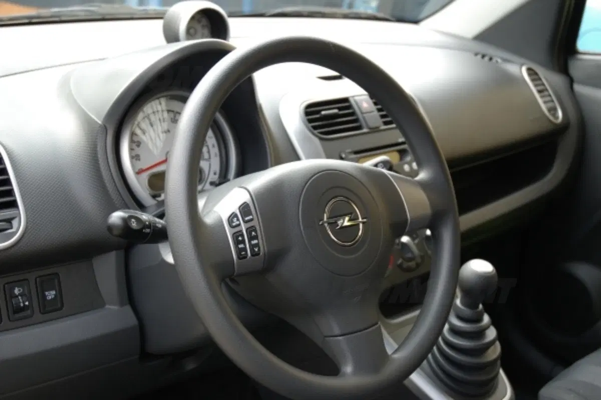 Opel Agila (13)