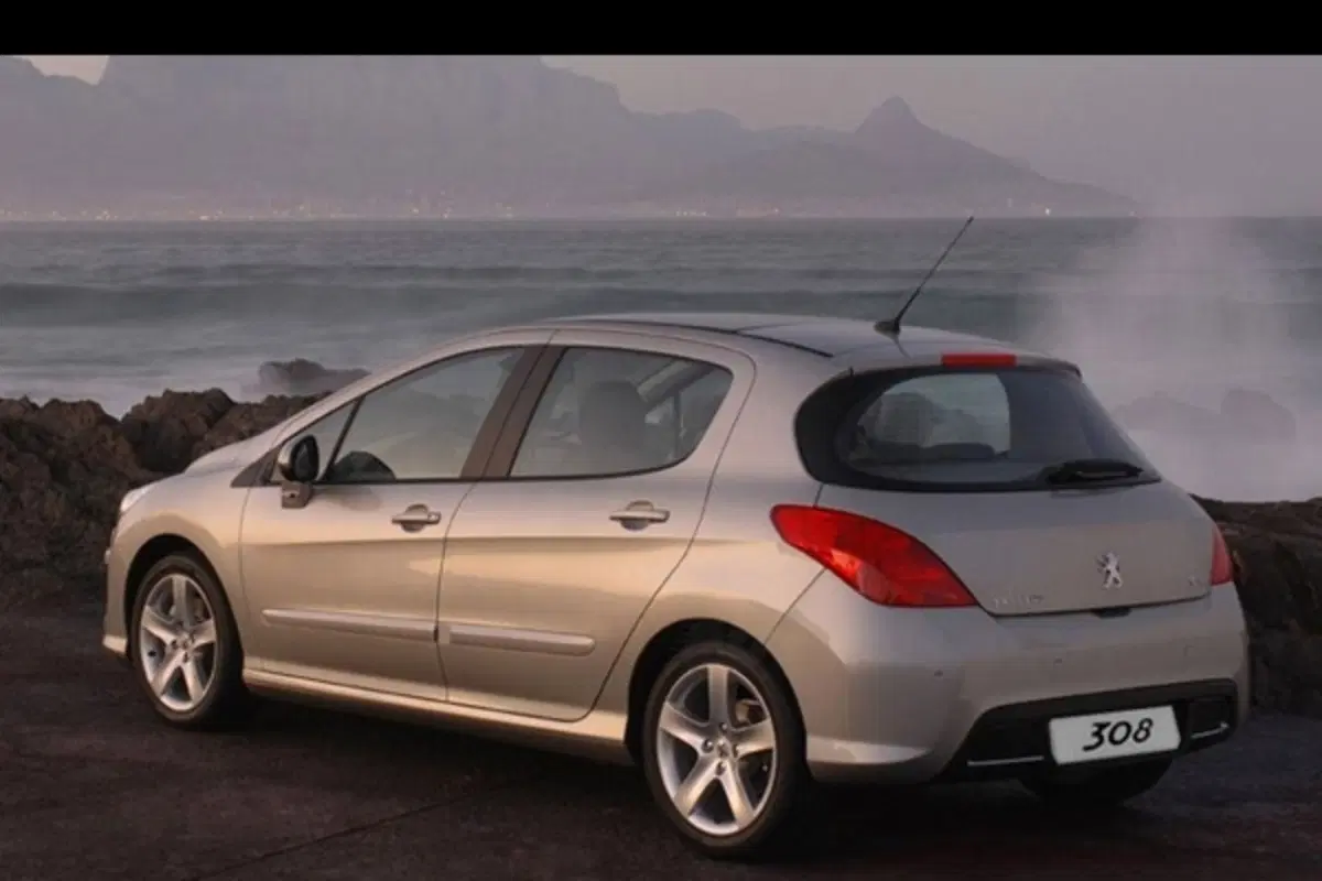Peugeot 308 (2)