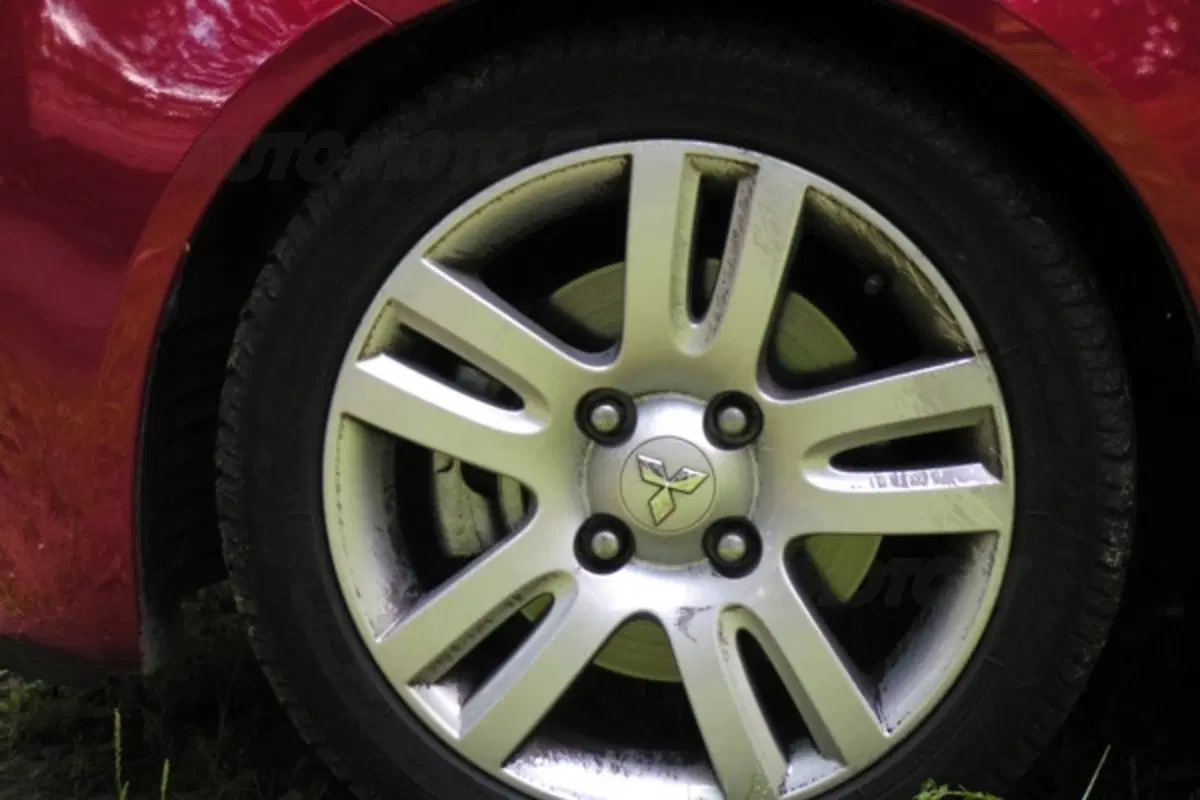 Mitsubishi Colt (4)