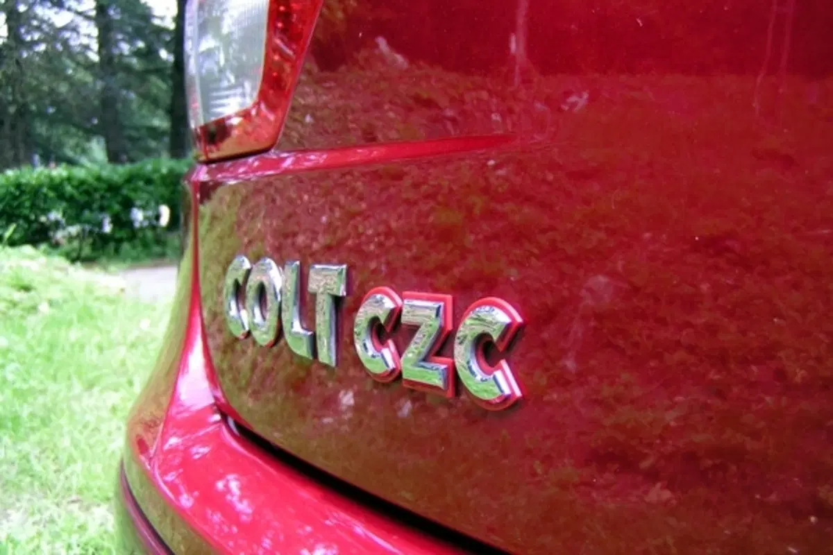 Mitsubishi Colt (9)