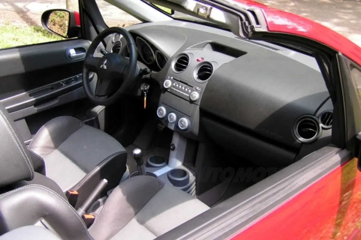 Mitsubishi Colt (10)