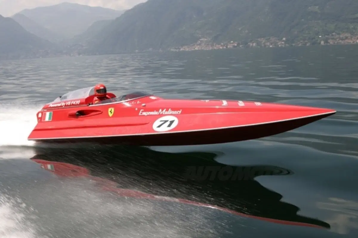 Con il motore Ferrari... in acqua! (2)