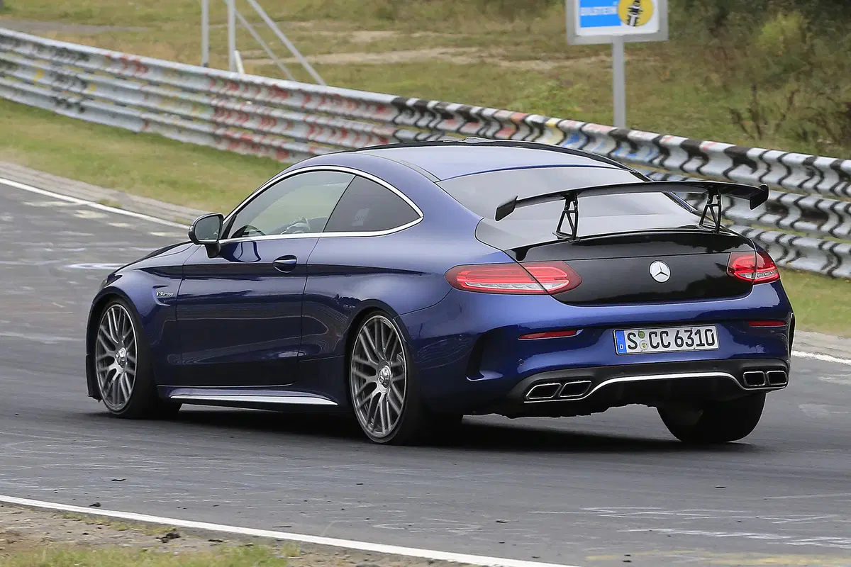 Mercedes C63 AMG: allo studio una versione "R"? (2)