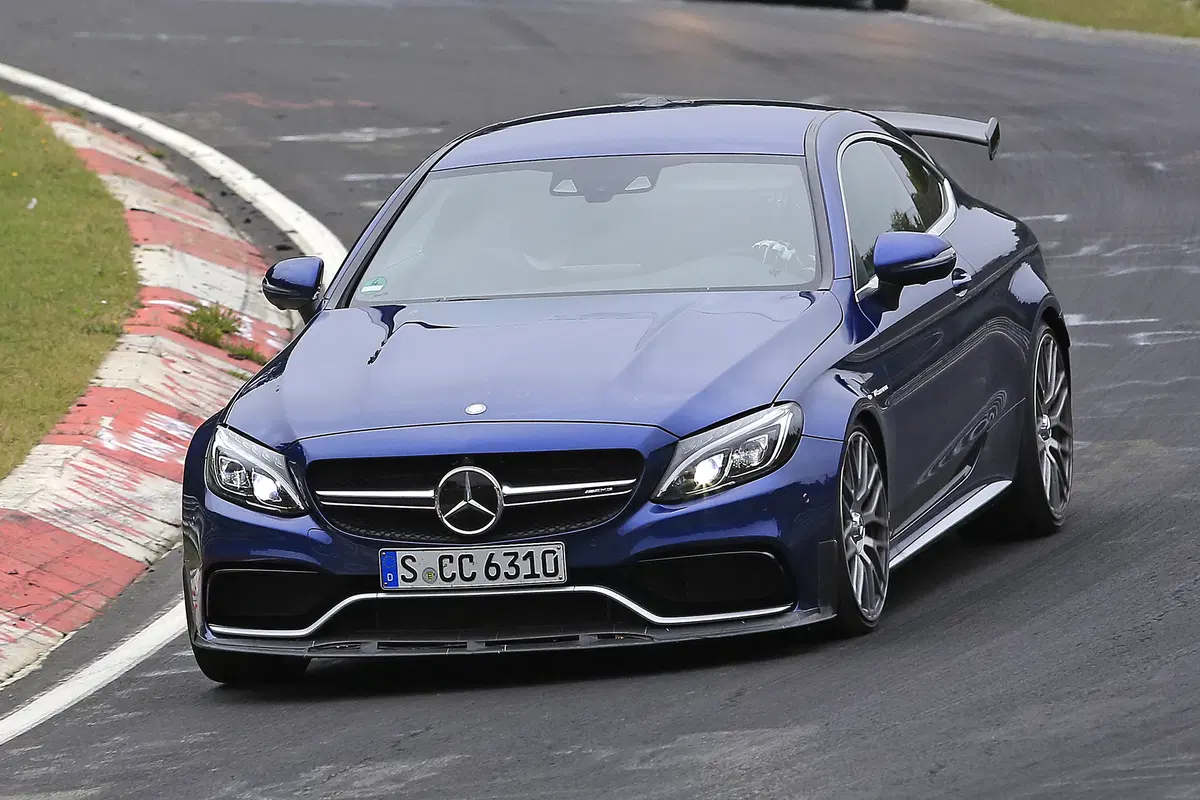 Mercedes C63 AMG: allo studio una versione "R"? (3)
