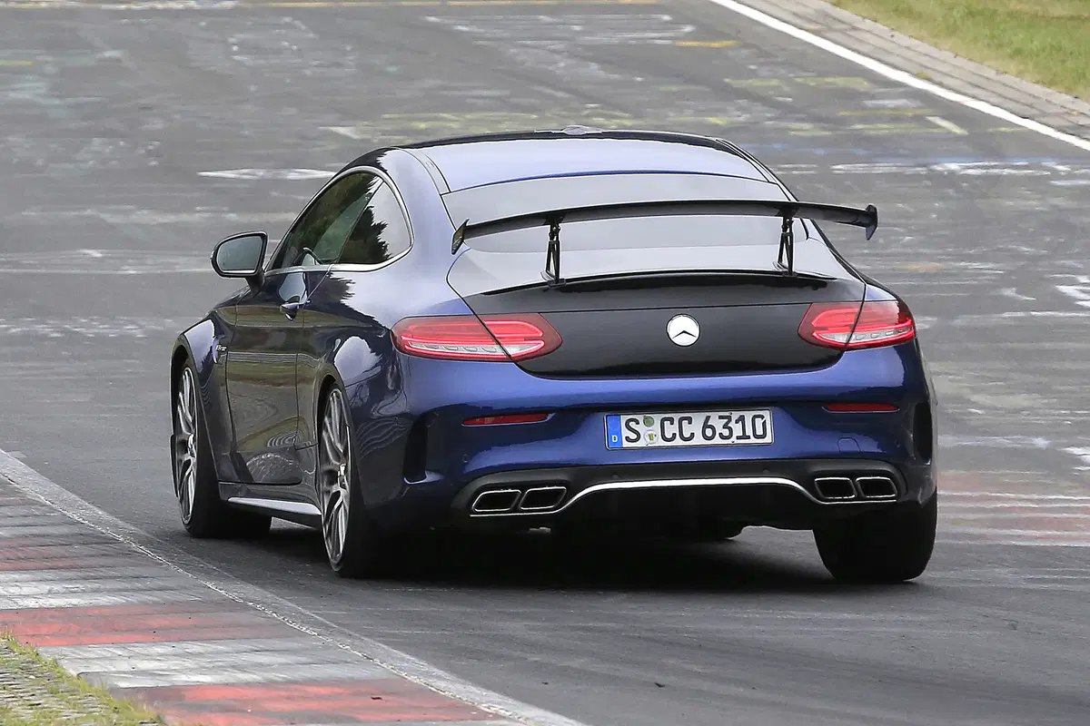 Mercedes C63 AMG: allo studio una versione "R"? (4)