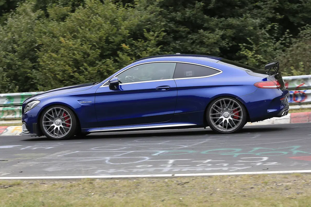 Mercedes C63 AMG: allo studio una versione "R"? (6)