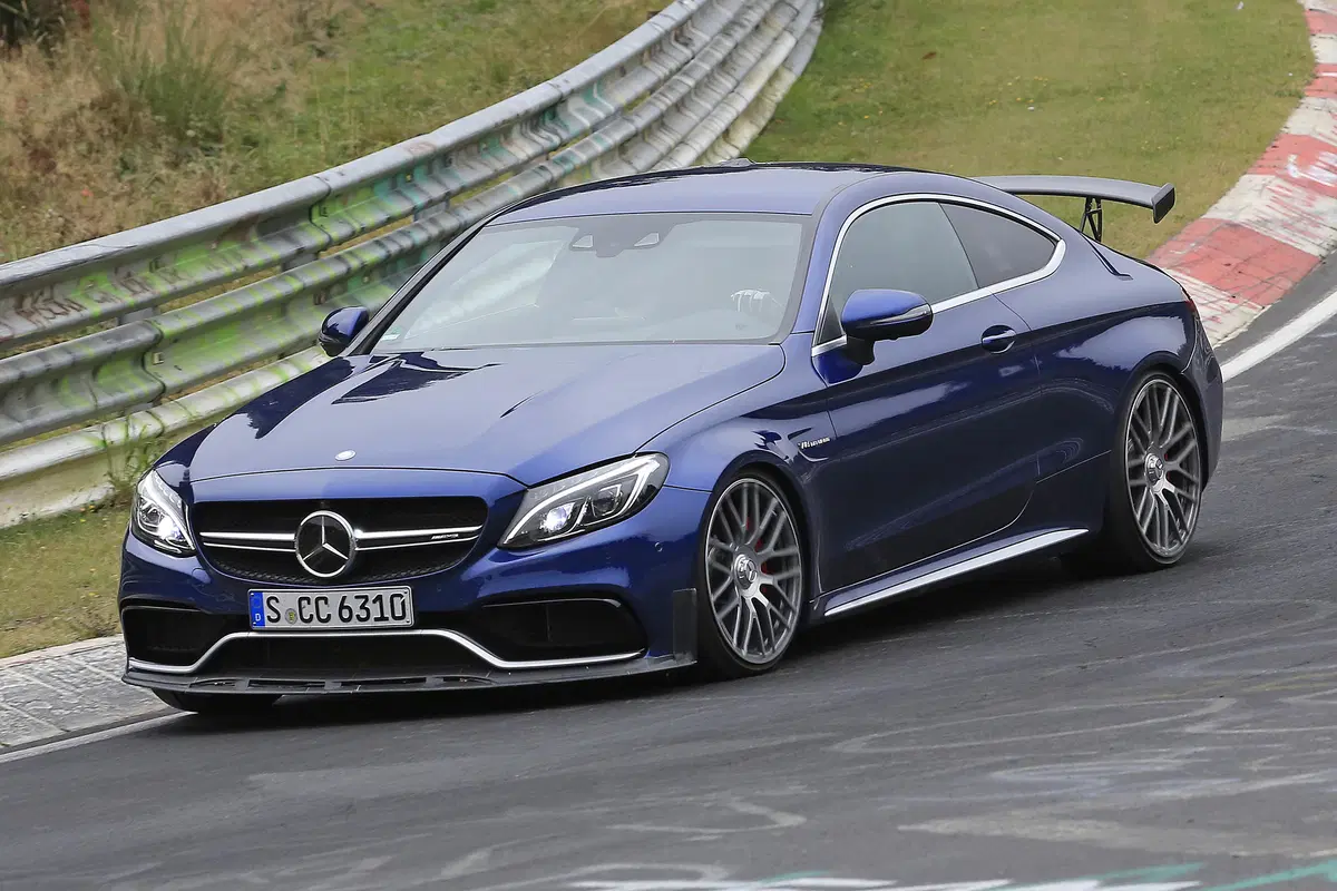 Mercedes C63 AMG: allo studio una versione "R"? (8)