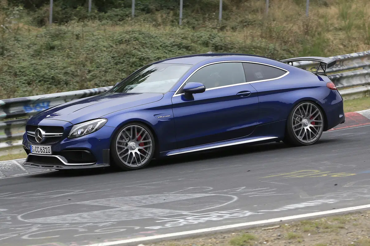 Mercedes C63 AMG: allo studio una versione "R"? (9)