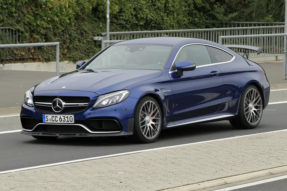 Mercedes C63 AMG: allo studio una versione "R"? (10)