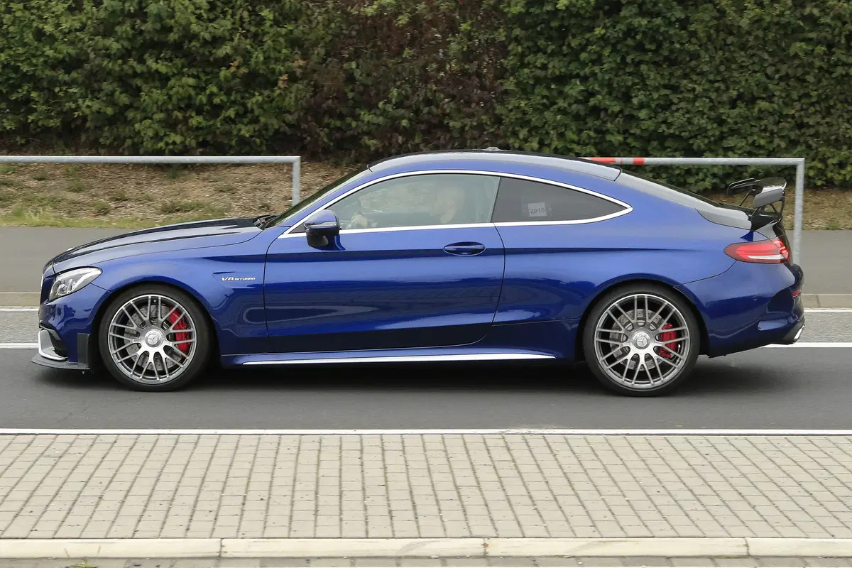 Mercedes C63 AMG: allo studio una versione "R"? (12)