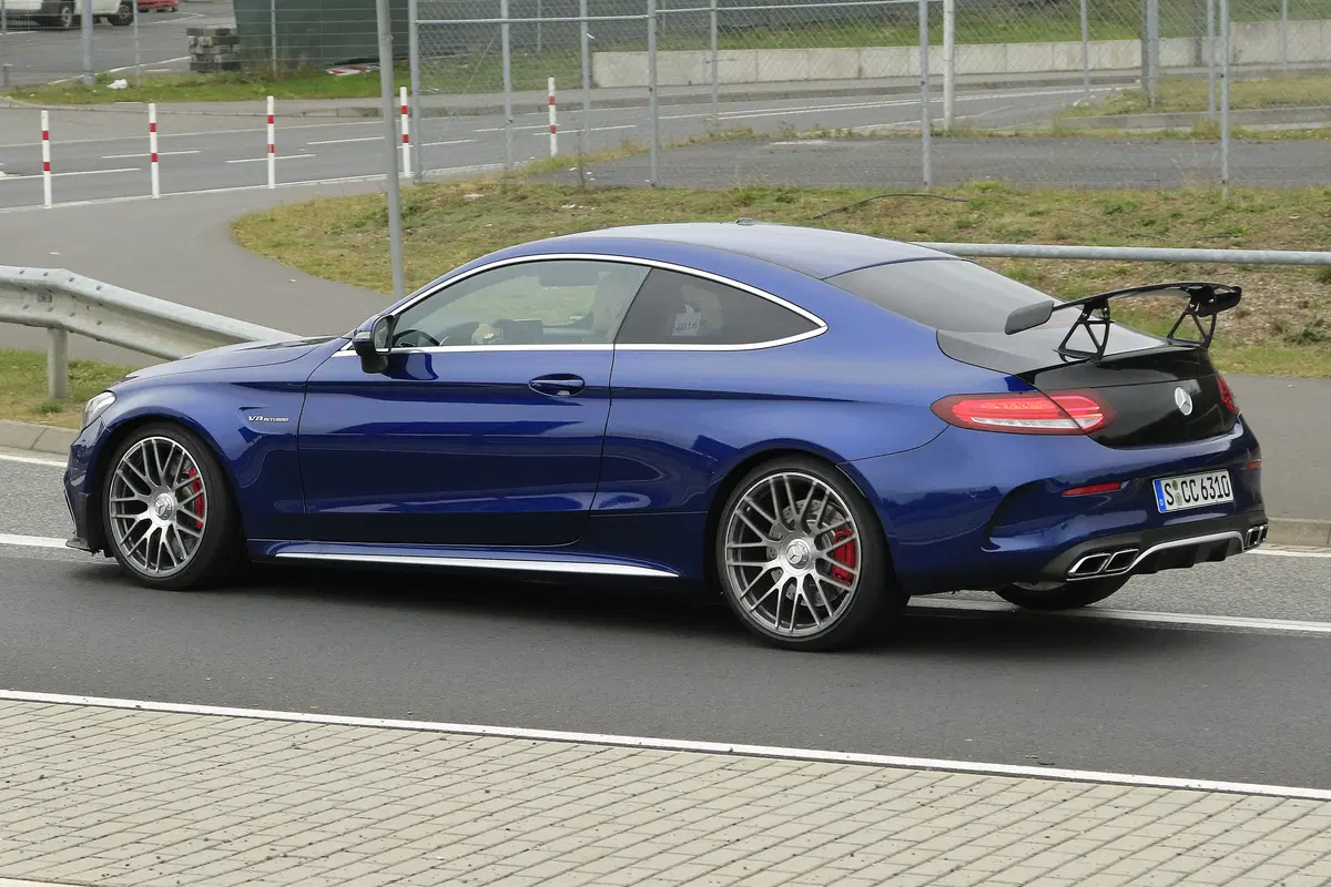 Mercedes C63 AMG: allo studio una versione "R"? (14)