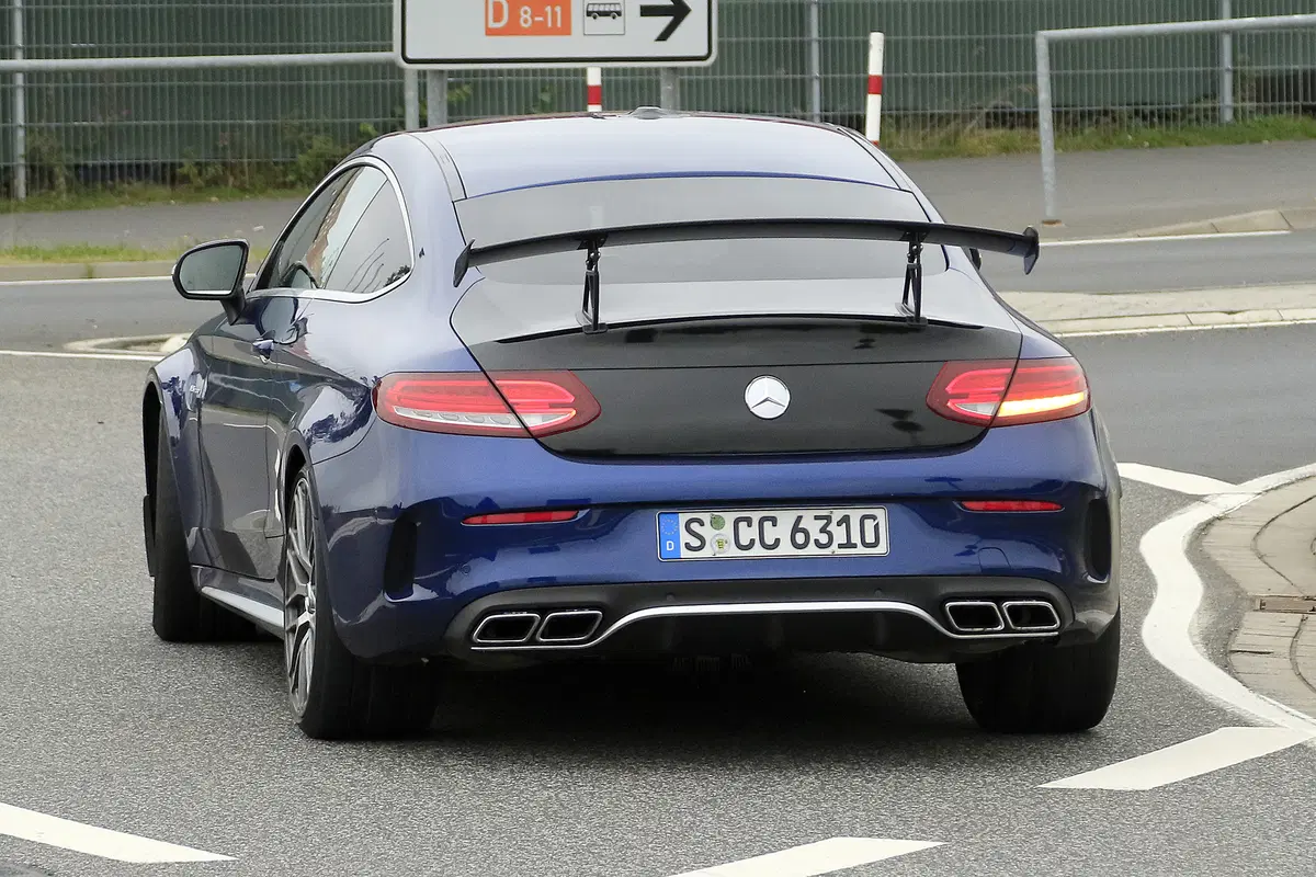 Mercedes C63 AMG: allo studio una versione "R"? (15)