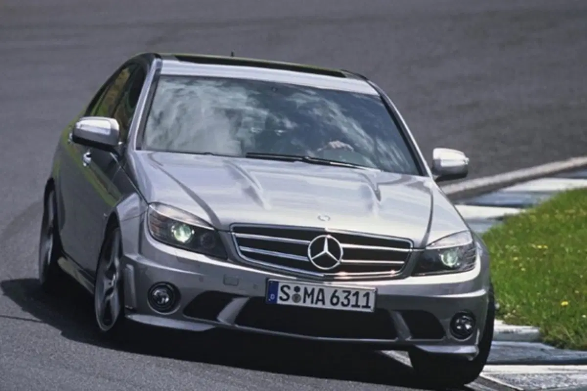 Mercedes C63 AMG (2)