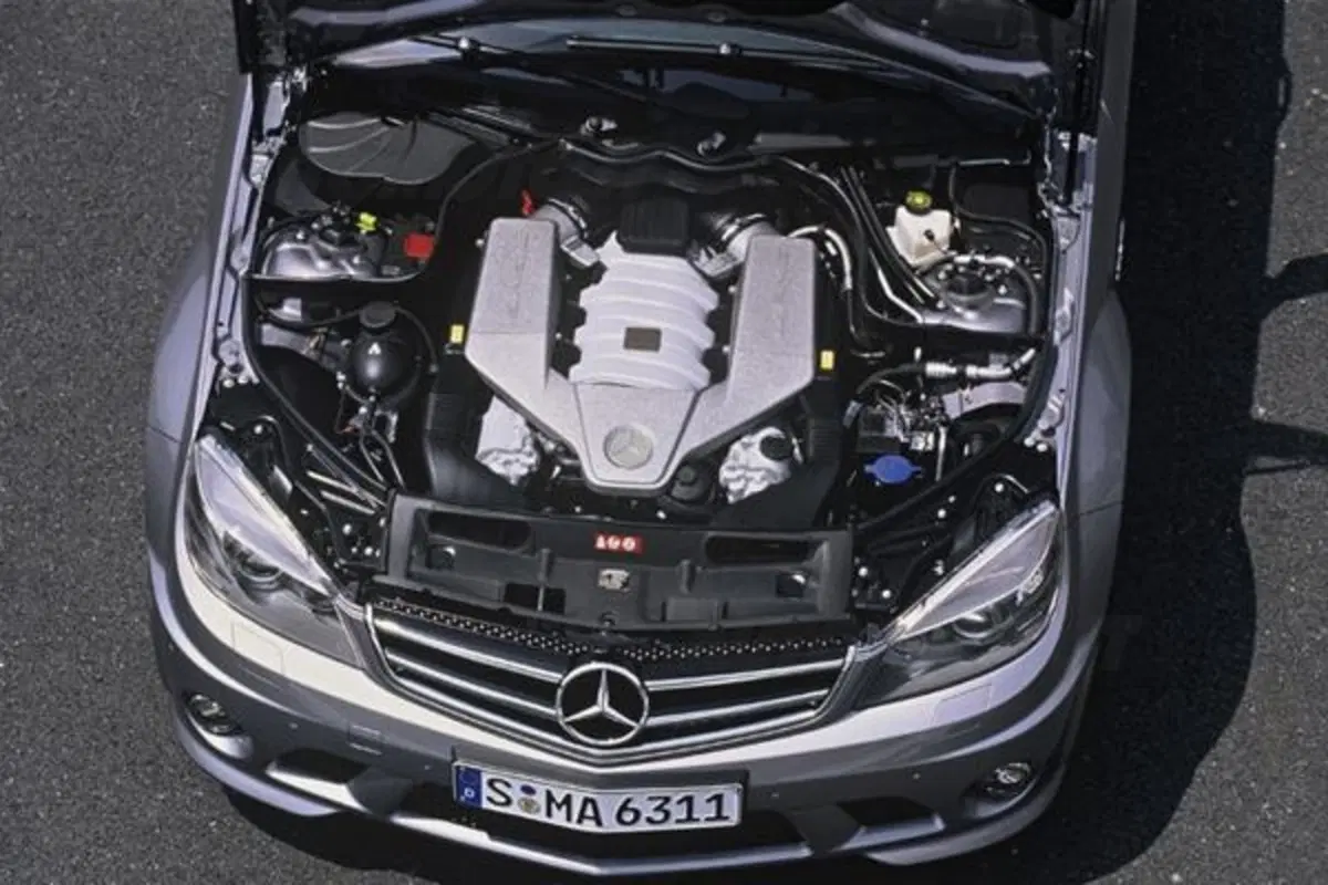Mercedes C63 AMG (4)