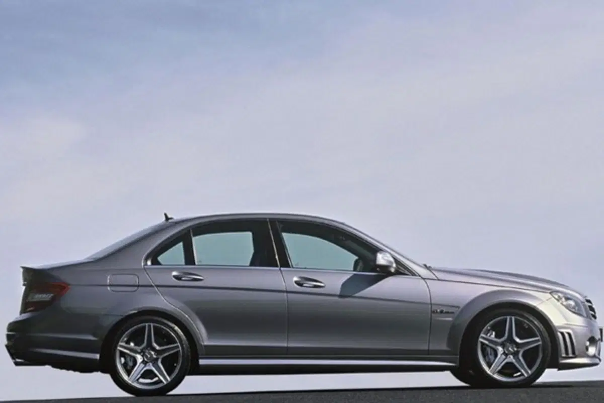 Mercedes C63 AMG (5)